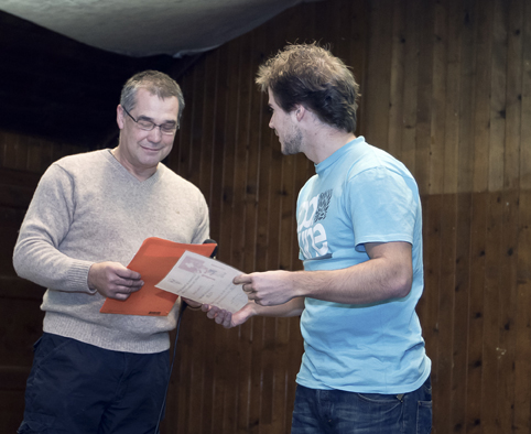 20120114 Remise d'un prix par le syndic de Champvent poncet à jèrome chapuis à la soirèe fondue populaire à Champvent Photo Champi
